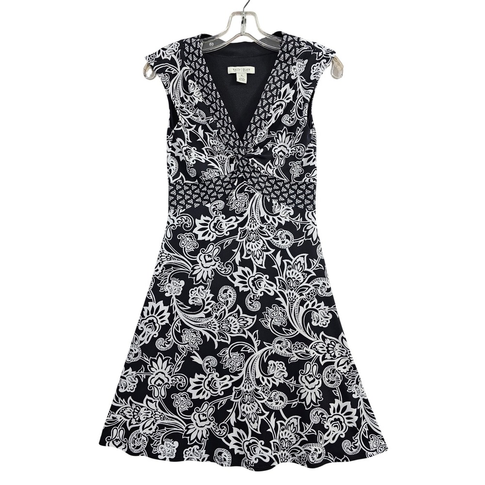 White House Black Market Paisley Floral Dress sz 0 Black White Sleeveless V-Neck